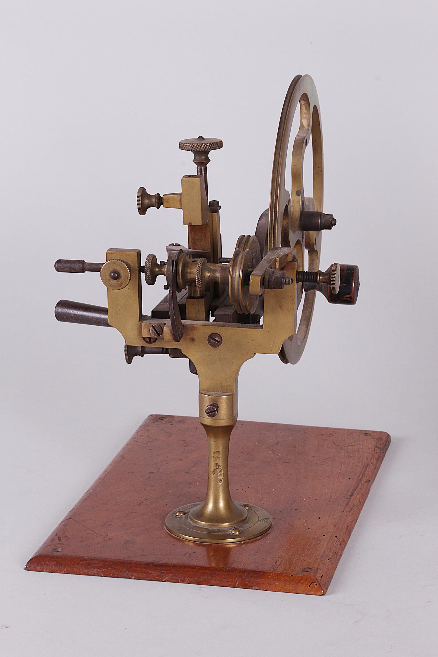 Machine à arrondir. Ens. 3 pièces.
