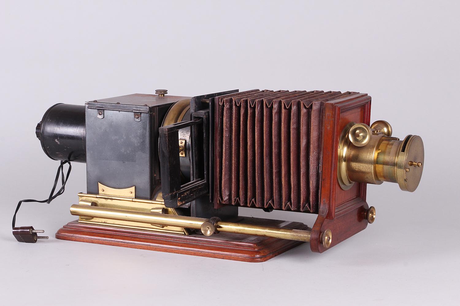 Projecteur. Fin XIXe-Début XXe siècle.